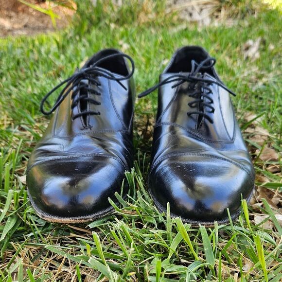 Florsheim Classic Black Oxfords Size 10.5 main image 10